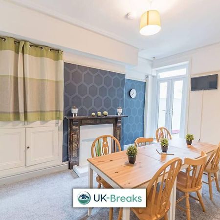 Large, Centrally Located, 5 Bedroom House Workington Exterior photo