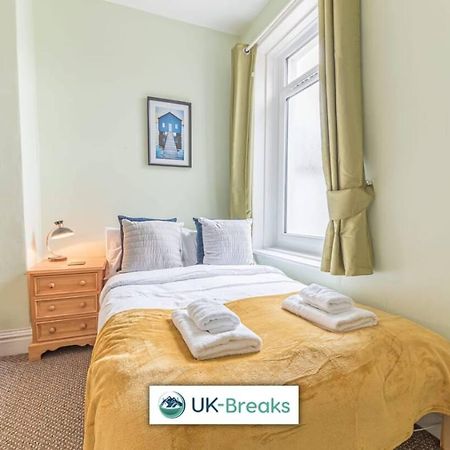 Large, Centrally Located, 5 Bedroom House Workington Exterior photo