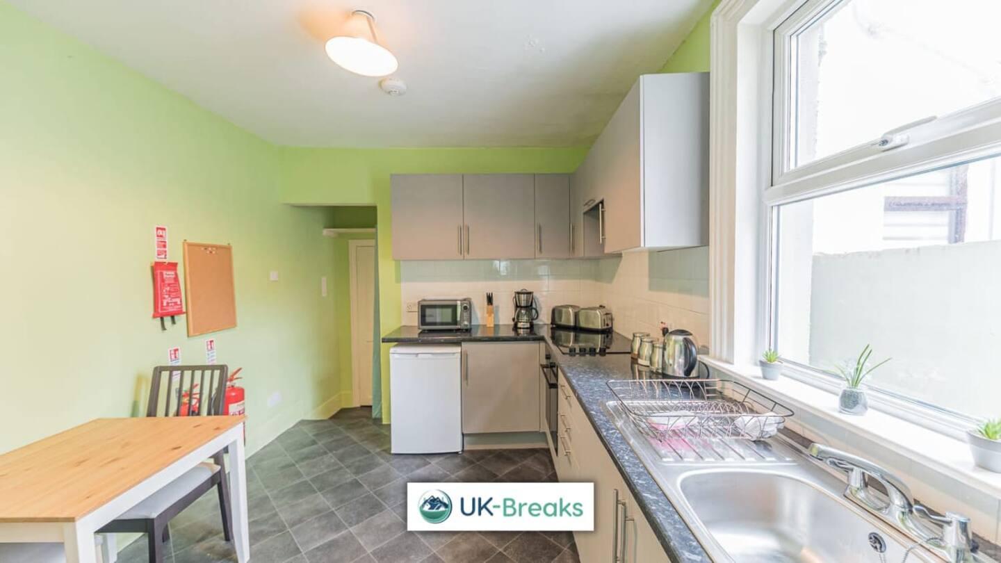 Large, Centrally Located, 5 Bedroom House Workington Exterior photo