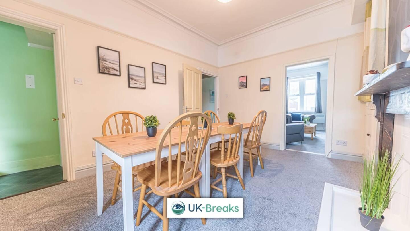 Large, Centrally Located, 5 Bedroom House Workington Exterior photo
