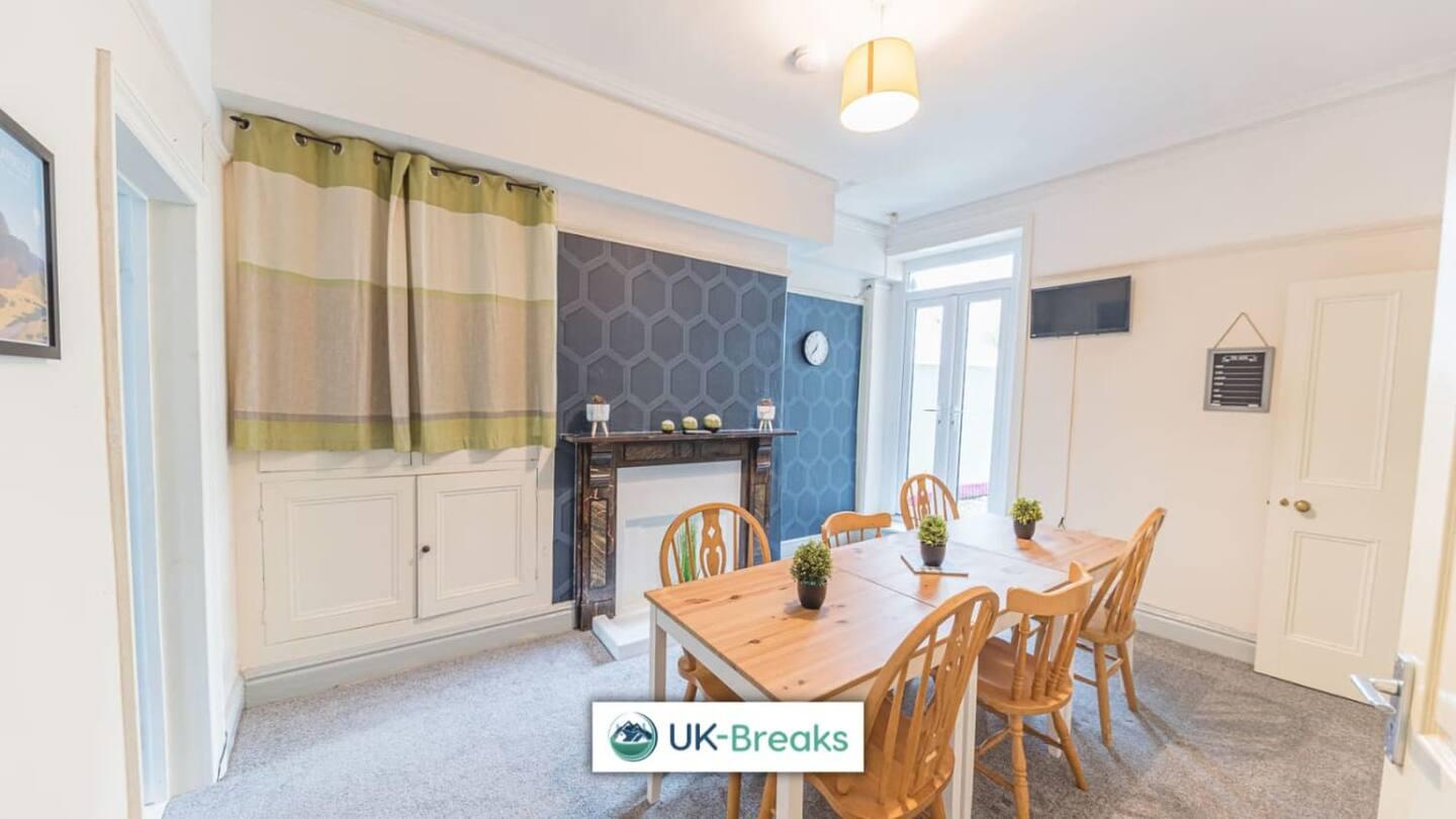 Large, Centrally Located, 5 Bedroom House Workington Exterior photo