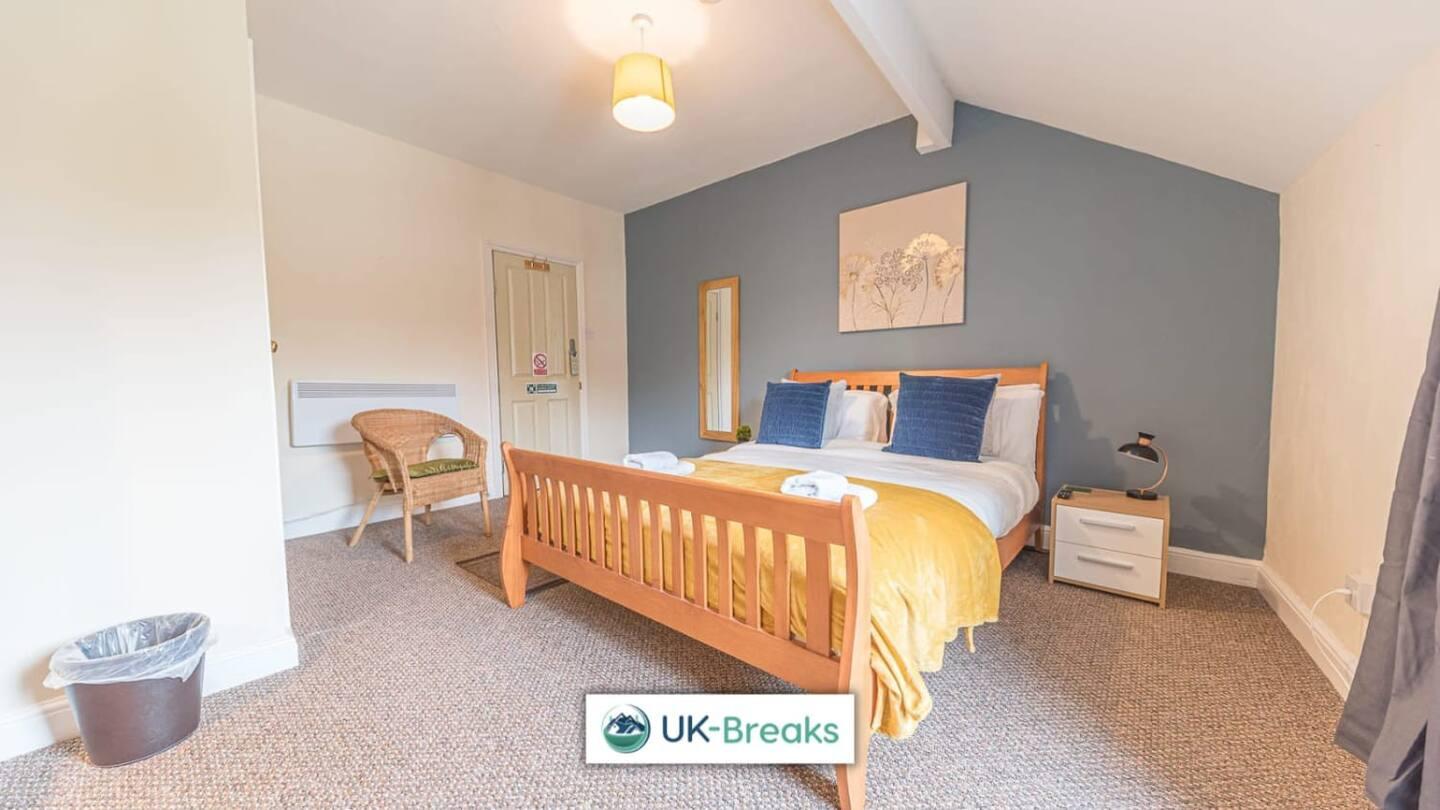 Large, Centrally Located, 5 Bedroom House Workington Exterior photo
