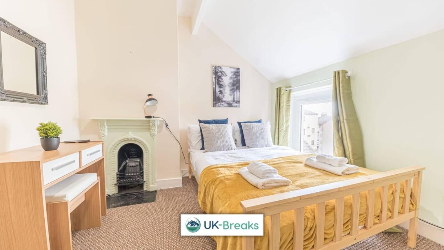 Large, Centrally Located, 5 Bedroom House Workington Exterior photo